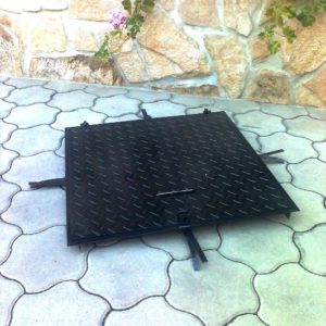 Aknafedlap zárható